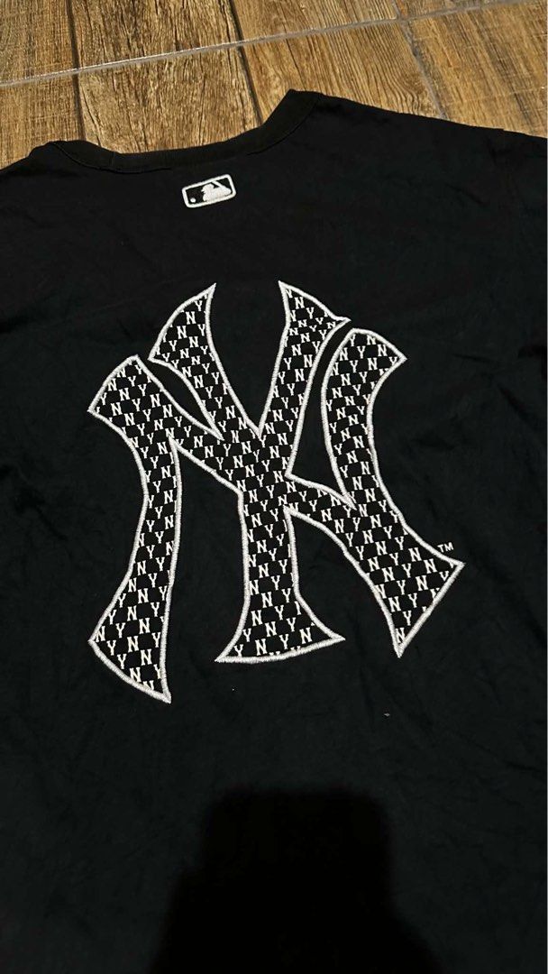MLB BIG LOGO (Category: Shirts) located in Manila. Submitted by urban.vintage (Listing ID 1470593330, Image 3). Description: ISSUE: NONE (NEED WASH) MOP :GCASH (NO COD) SHIP VIA: LALAMOVE & J&T LOCATION: PASIG CITY LENGTH: 27 WIDTH :19.