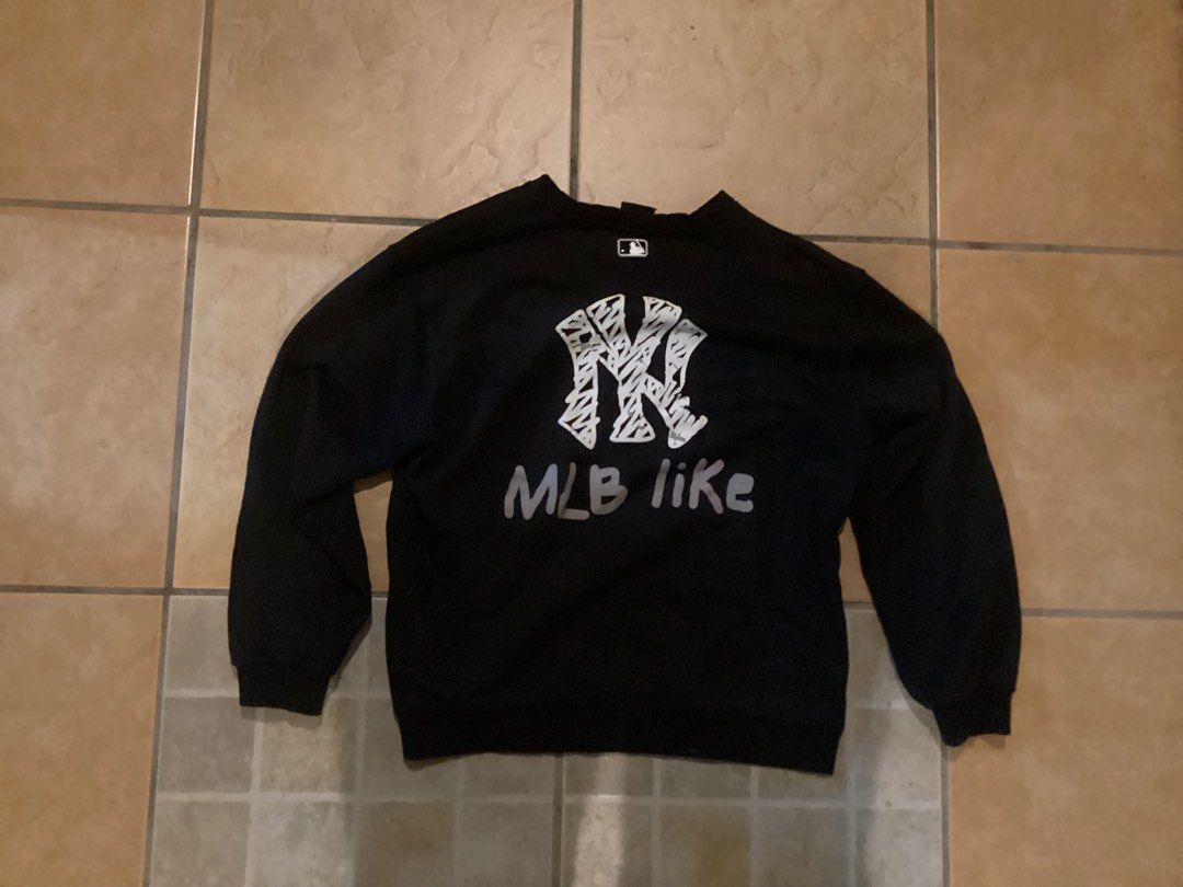 Mlb Yankees Sweater (Category: Coats, Jackets and Outerwear) located in Manila. Submitted by jellythrift.ph (Listing ID 1470720565, Image 3). Description: .