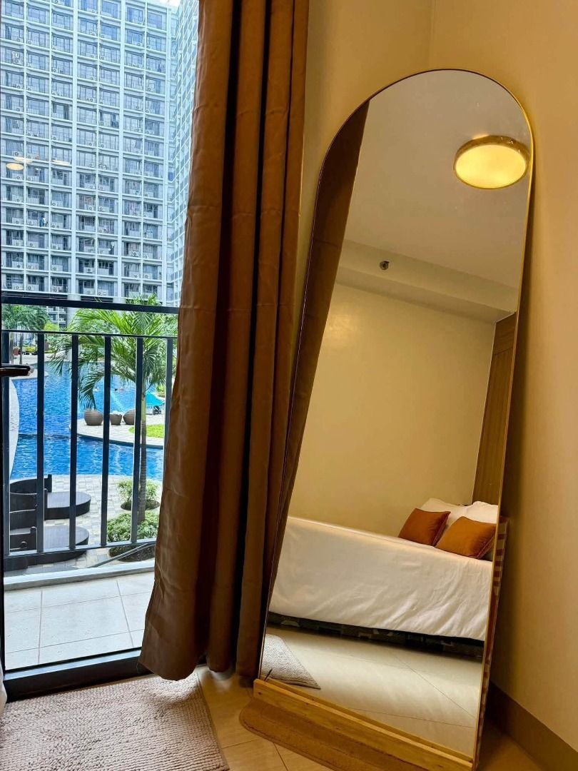 MOA SEA SIDE (Category: Apartments & Condos) located in Dinalupihan. Submitted by heyitsrain.ac (Listing ID 1470615917, Image 1). Description: FOR SALE!! SHORE 2 RESIDENCES – MOA SEASIDE, PASAY CITY Asking Price: ₱5.5M Property Details: Shore 2 Residences, MOA Seaside, Pasay City 1-Bedroom Unit 27.58 sqm With Balcony Fully Furnished – Furniture INCLUDED! Well-maintained, aesthetically pleasing, and ready for its next owner Perfect for personal us