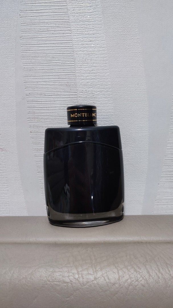 Montblanc Explorer Eau de Parfum 100ml (Category: Fragrance & Deodorants) located in Quezon City. Submitted by rapstoreph (Listing ID 1470700146, Image 1). Description: - Brand/Item: Montblanc Explorer Eau de Parfum - Size: 100 ml / 3.3 fl. oz. - Formulation: Interparfums Paris (Made in France, 78% vol.) - Bottle: Dark glass with gold lettering on the cap - Condition: Plenty of juice left, perfect as a reliable daily signature scent.
