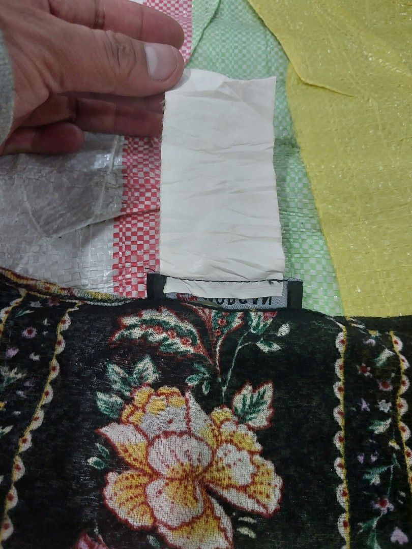 Morgan de toi (Category: Others Tops) located in Polomolok. Submitted by warmfire.3185dd (Listing ID 1470703756, Image 3). Description: Width'16 Length'26 Colorate:9.8/10.