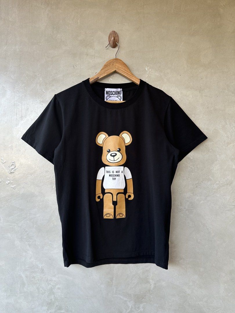 MOSCHINO - Bear Brick Tee (Category: Shirts) located in Cavite. Submitted by hand.picked (Listing ID 1470587521, Image 1). Description: MOSCHINO - Bear Brick Tee Size: Medium Dimension: 19” Width / 25” Length Condition: Like New.