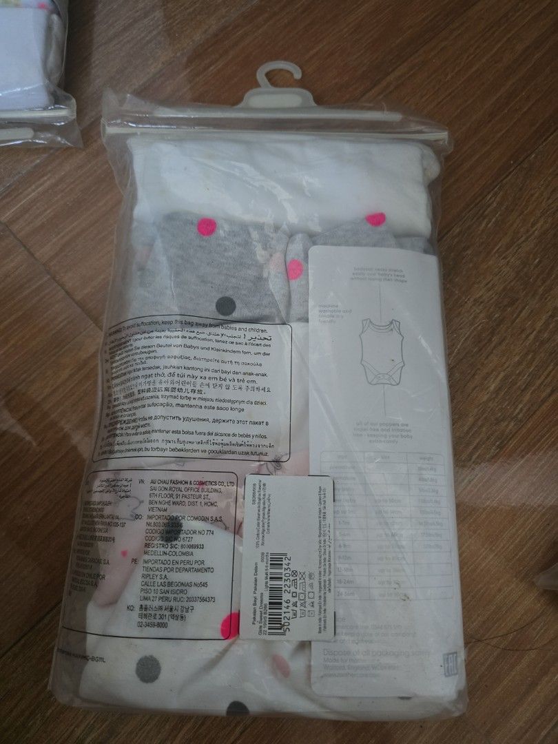 Mothercare bodysuit 6-9months (Category: Babies & Kids Fashion) located in Manila. Submitted by therealbargain (Listing ID 1470608497, Image 2). Description: Brandnew!! but got some yellow stain No return NO refund.