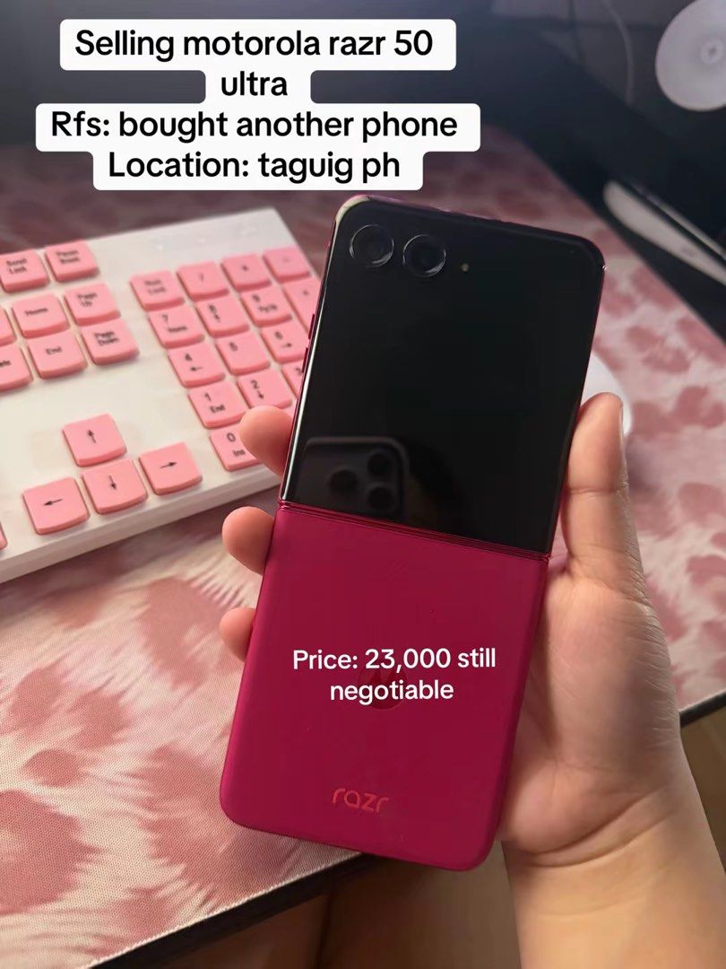 MOTOROLA RAZR 50 ULTRA (Category: Motorola) located in Taguig. Submitted by megdeclutter (Listing ID 1470598610, Image 1). Description: WITH BOX AND ORIGINAL CHARGER.