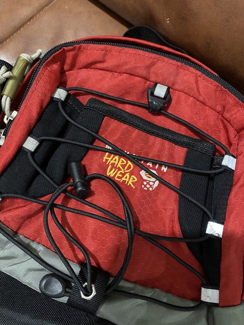 Mountain Hardwear (Category: Belt bags, Clutches and Pouches) located in Calamba. Submitted by willpay.asap (Listing ID 1470669738, Image 3). Description: Mountain Hard Wear beltbag Excellent condition lot of compartments | heavy duty convenient for outdoor errands 🏷️1,150.