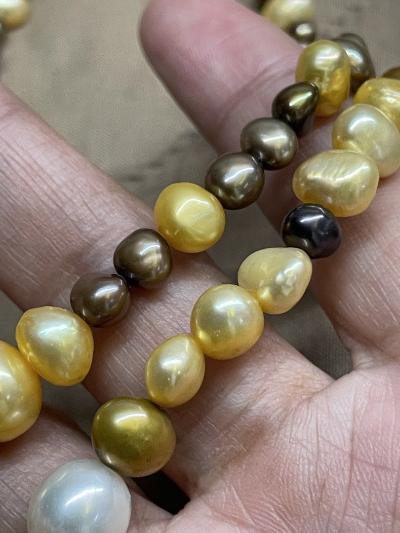 Multi color pearl necklace (Category: Luxury Accessories) located in Baguio. Submitted by nalyns_unique_finds (Listing ID 1470685279, Image 3). Description: For sale Multi-color pearl necklace 6000 Shipping nationwide Courier:jnt No COD Payment 1st policy po tayo mga madam ko😘.