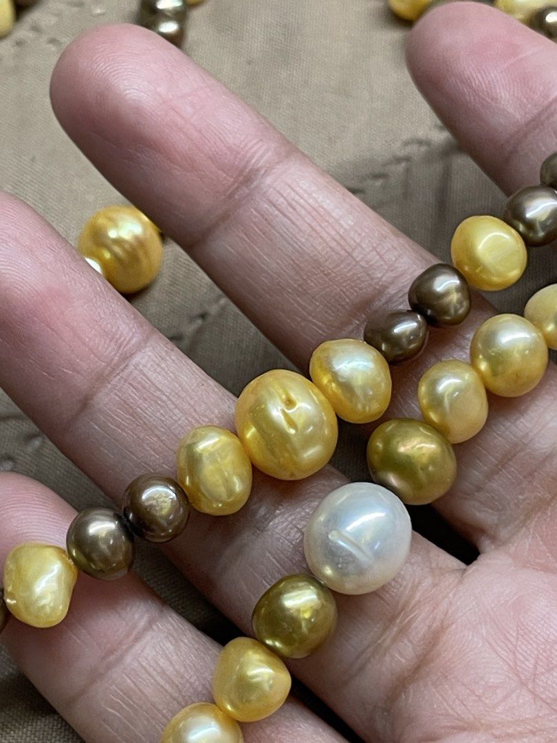 Multi color pearl necklace (Category: Luxury Accessories) located in Baguio. Submitted by nalyns_unique_finds (Listing ID 1470685279, Image 2). Description: For sale Multi-color pearl necklace 6000 Shipping nationwide Courier:jnt No COD Payment 1st policy po tayo mga madam ko😘.