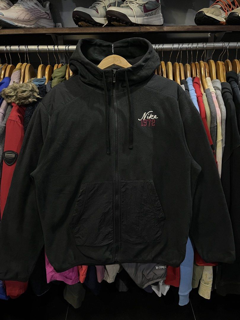 N I K E Fleece Winter Hoodie (Category: Coats, Jackets and Outerwear) located in Baliuag. Submitted by TOCThrift (Listing ID 1470708139, Image 1). Description: N I K E Fleece Winter Hoodie Size L on tag 23 width x 27 Length L-XL mens fit Good as new No issue 1280 + SF Baliwag, Bulacan.