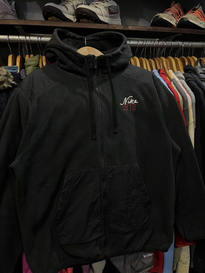 N I K E Fleece Winter Hoodie (Category: Coats, Jackets and Outerwear) located in Baliuag. Submitted by TOCThrift (Listing ID 1470708139, Image 3). Description: N I K E Fleece Winter Hoodie Size L on tag 23 width x 27 Length L-XL mens fit Good as new No issue 1280 + SF Baliwag, Bulacan.