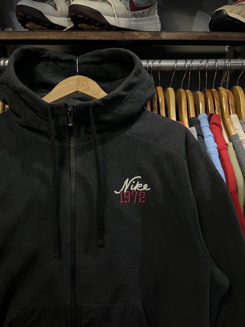 N I K E Fleece Winter Hoodie (Category: Coats, Jackets and Outerwear) located in Baliuag. Submitted by TOCThrift (Listing ID 1470708139, Image 2). Description: N I K E Fleece Winter Hoodie Size L on tag 23 width x 27 Length L-XL mens fit Good as new No issue 1280 + SF Baliwag, Bulacan.