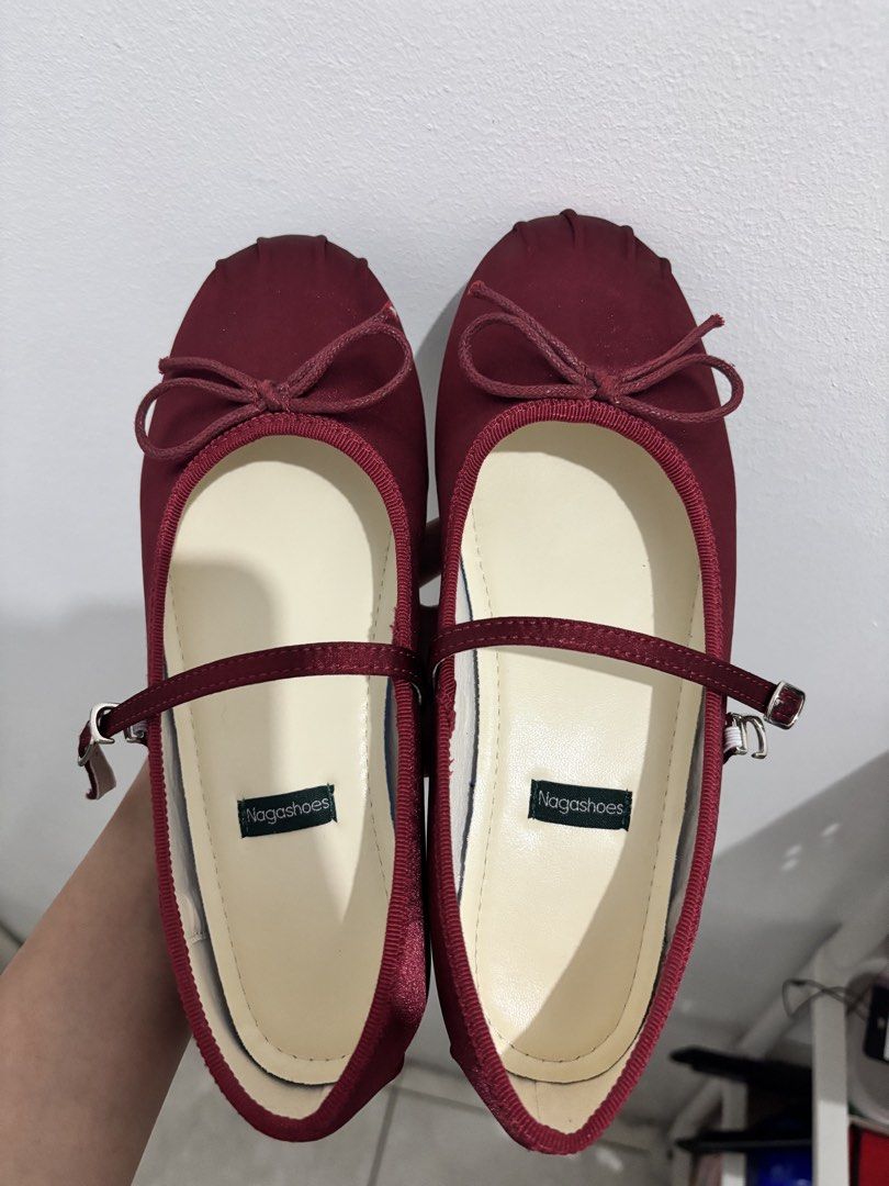 NAGA shoes (Category: Shoe inserts) located in San Fernando. Submitted by _itsmedani (Listing ID 1470703249, Image 1). Description: NAGA SHOES FROM 🇻🇳 Worn once onlyyy With ecobag SF INCLUDED.