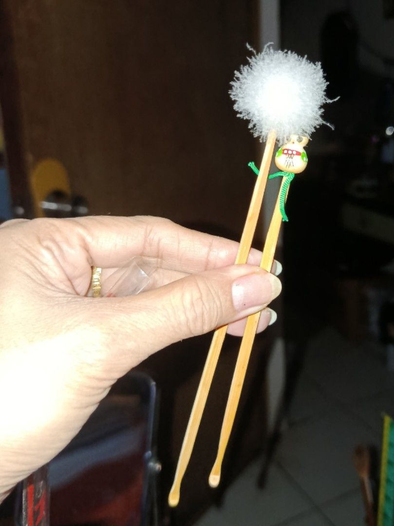 Natural Bamboo Ear Pick Set with Soft Feather & Decorative Charm (2 Pcs/pack) (Category: Ear Care) located in Quezon City. Submitted by kristal68 (Listing ID 1470656337, Image 2). Description: pantutuli😊.