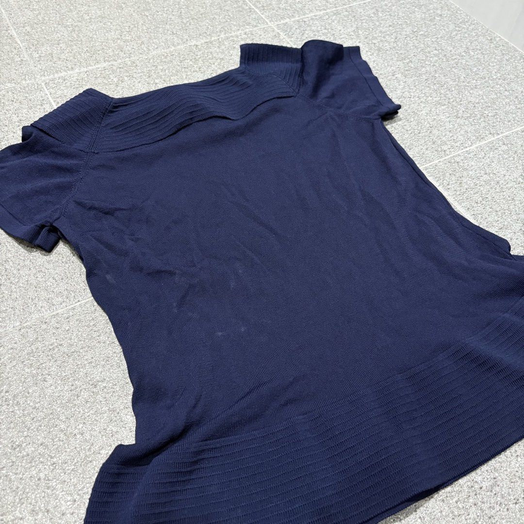 Navy Blue Knitted Square Neck Top (Category: Blouses) located in San Fernando. Submitted by louluntian (Listing ID 1470653605, Image 2). Description: 𝐂𝐨𝐧𝐝𝐢𝐭𝐢𝐨𝐧: Needs washing | No issues 𝐋𝐨𝐜𝐚𝐭𝐢𝐨𝐧: Pampanga 𝐌𝐎𝐏: GCASH Only 𝐂𝐨𝐮𝐫𝐢𝐞𝐫: Lalamove | J&T Express (Shipping fee c/o buyer) .
