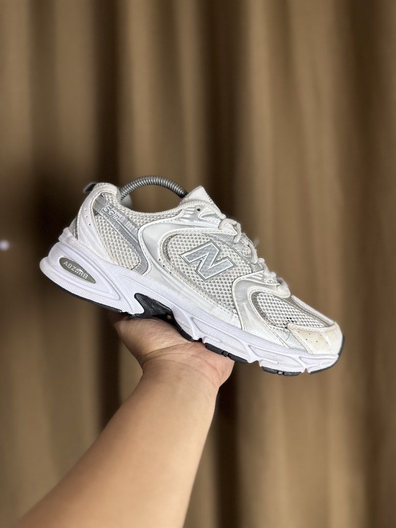 NB 530 (Category: Sneakers) located in Don Carlos. Submitted by rabearcelj59593 (Listing ID 1470686719, Image 1). Description: .