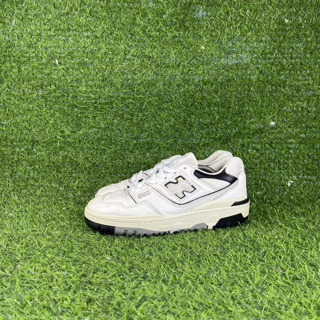 NB 550 ukay (Category: Dress Shoes) located in Manila. Submitted by rareeefinds (Listing ID 1470560556, Image 1). Description: SIZE 7US /23.5 CM.