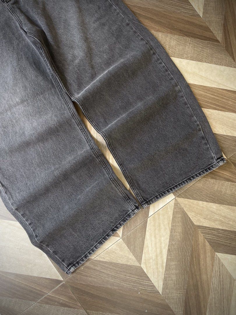 NEUKKIMPYU Black Stonewashed Baggy Jeans (Category: Jeans) located in Pagadian. Submitted by thrift.wrld (Listing ID 1470650582, Image 3). Description: ( NEUKKIMPYU Black Stonewashed Baggy Jeans ) Dimensions: • Waist: 35 • Length: 42.5 • Thigh: 14.5 • Hem: 11 Drop Prices: • Mine: 400 + ₱9O shipping fee (sf) Details: • 1O/1O Color rate • Flawless, As new condition with zero flaws • Need wash • Hard Denim.