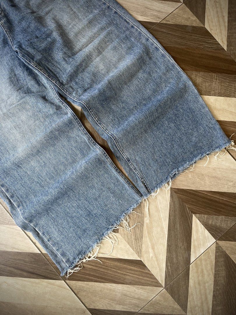 NEUKKIMPYU Blue Washed Baggy Jeans (Category: Jeans) located in Pagadian. Submitted by thrift.wrld (Listing ID 1470650070, Image 3). Description: ( NEUKKIMPYU Blue Washed Baggy Jeans ) Dimensions: • Waist: 36 • Length: 40.5 • Thigh: 14.5 • Hem: 12 Drop Prices: • Mine: 300 + ₱9O shipping fee (sf) Details: • 1O/1O Color rate • Cut Hem, Good Condition • Need wash • Hard Denim.