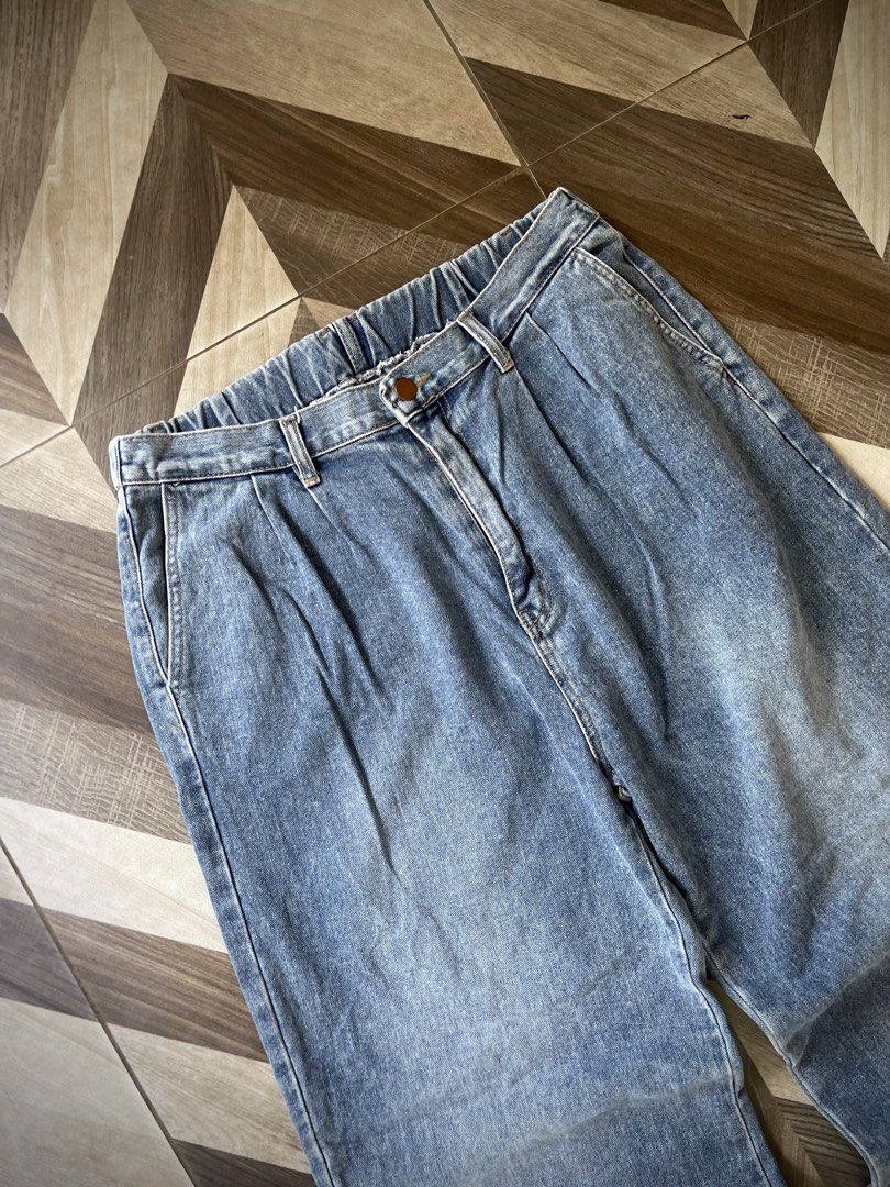 NEUKKIMPYU Light Washed Baggy Jeans (Category: Jeans) located in Pagadian. Submitted by thrift.wrld (Listing ID 1470650799, Image 2). Description: ( NEUKKIMPYU Light Washed Baggy Jeans ) Dimensions: • Waist: 32 - 35 • Length: 42 • Thigh: 15 • Hem: 11.5 Drop Prices: • Mine: 400 + ₱9O shipping fee (sf) Details: • 1O/1O Color rate • Flawless, Good condition with zero flaws • Need wash • Hard Denim.