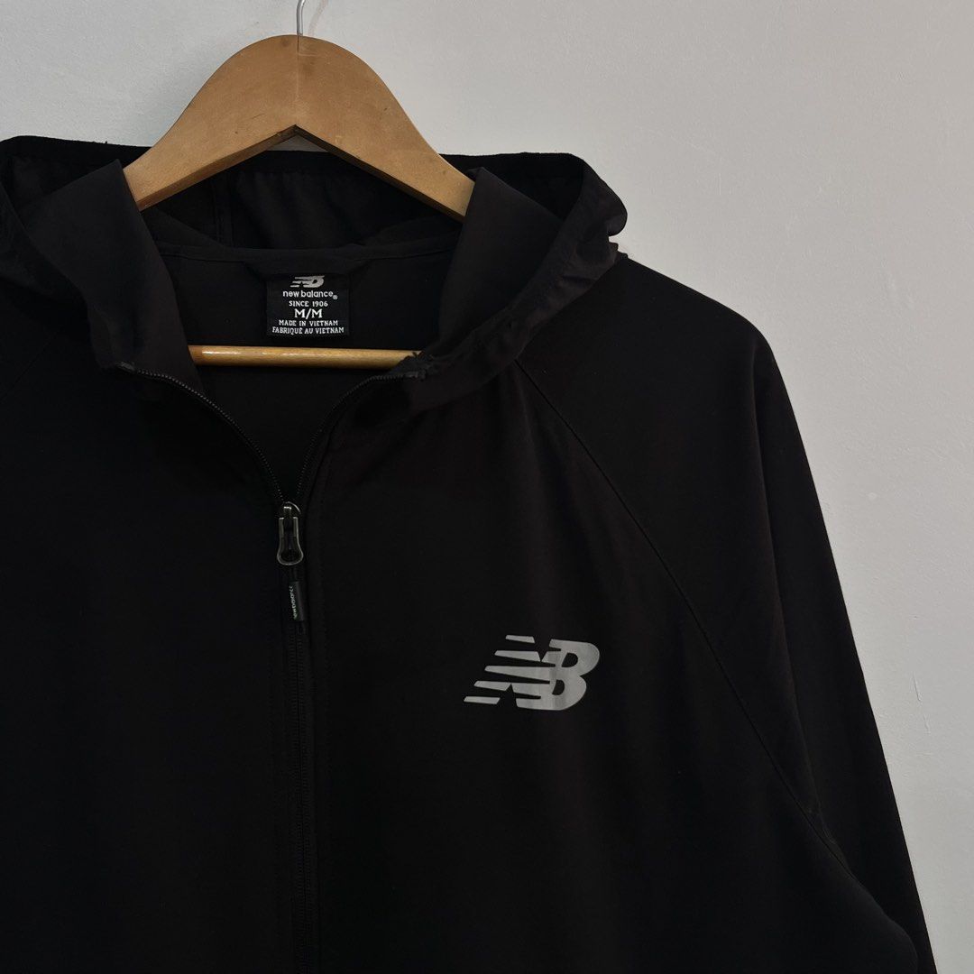NEW BALANCE WINDBREAKER JACKET‼️ (Category: Coats, Jackets and Outerwear) located in Cebu City. Submitted by clarkcamu68040 (Listing ID 1470563199, Image 3). Description: NEW BALANCE WINDBREAKER‼️ AS NEW SIZE MEDIUM W 22 / L 28 COLORATE 10 / 10 ISSUE : ❌❌❌ PHP 1,250 + SF 🛒🛒 📍CEBU ,CITY OF NAGA 🚚 J&T EXPRESS.