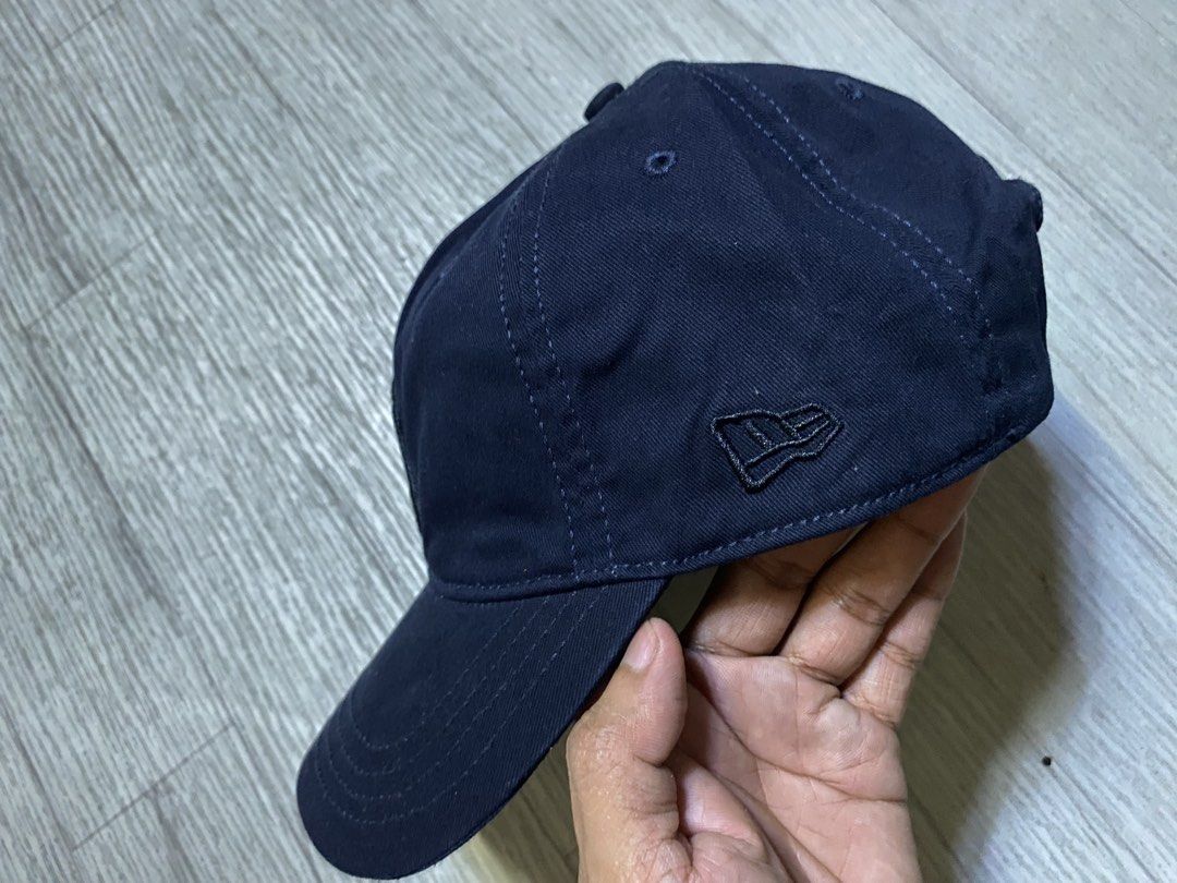 New Era New York Yankees MLB (Category: Caps & Hats) located in Pasig City. Submitted by terrencec34805 (Listing ID 1470718671, Image 2). Description: New Era New York Yankees Cap Excellent condition Size:One size Fits All .