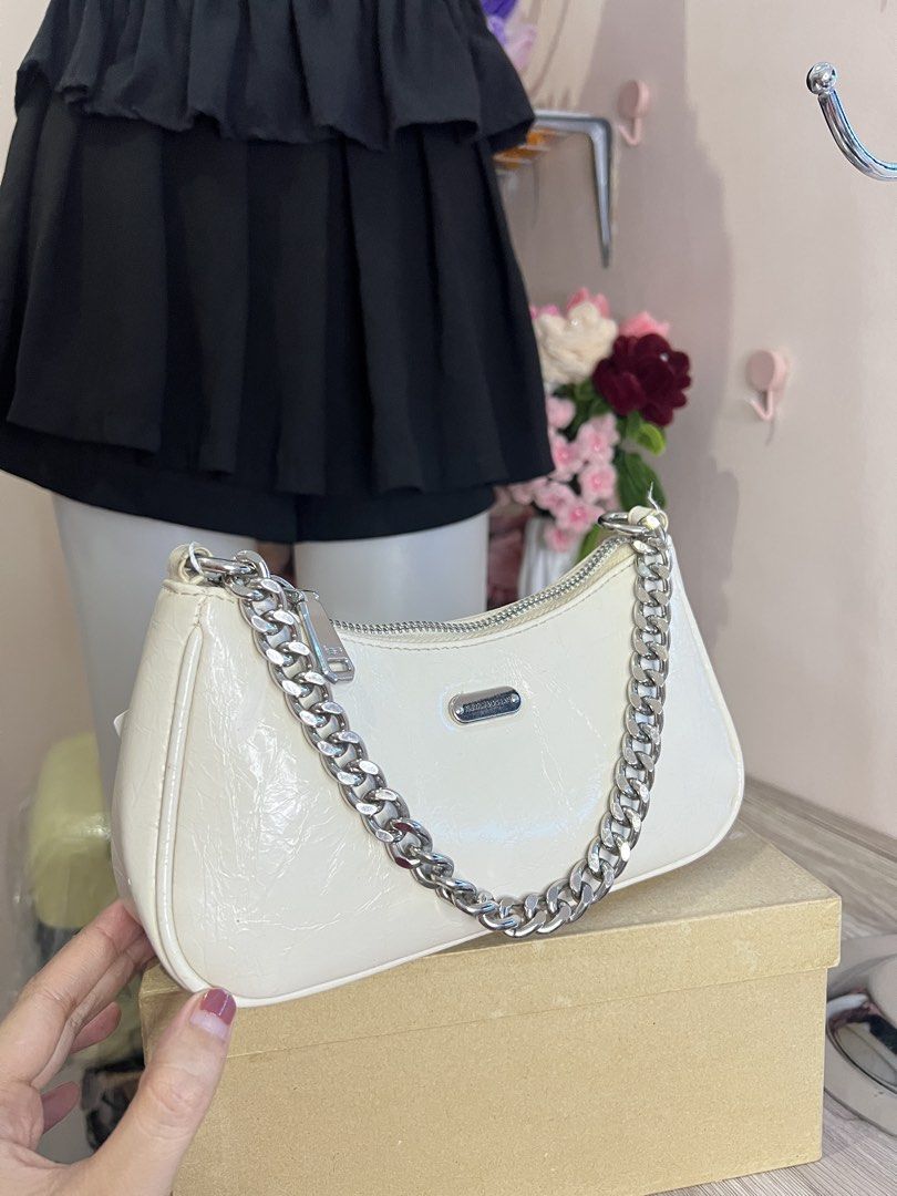 Newly & Ocean crescent-shaped bag (Category: Shoulder Bags) located in Quezon City. Submitted by handpicked_collections_ph (Listing ID 1470657711, Image 1). Description: .