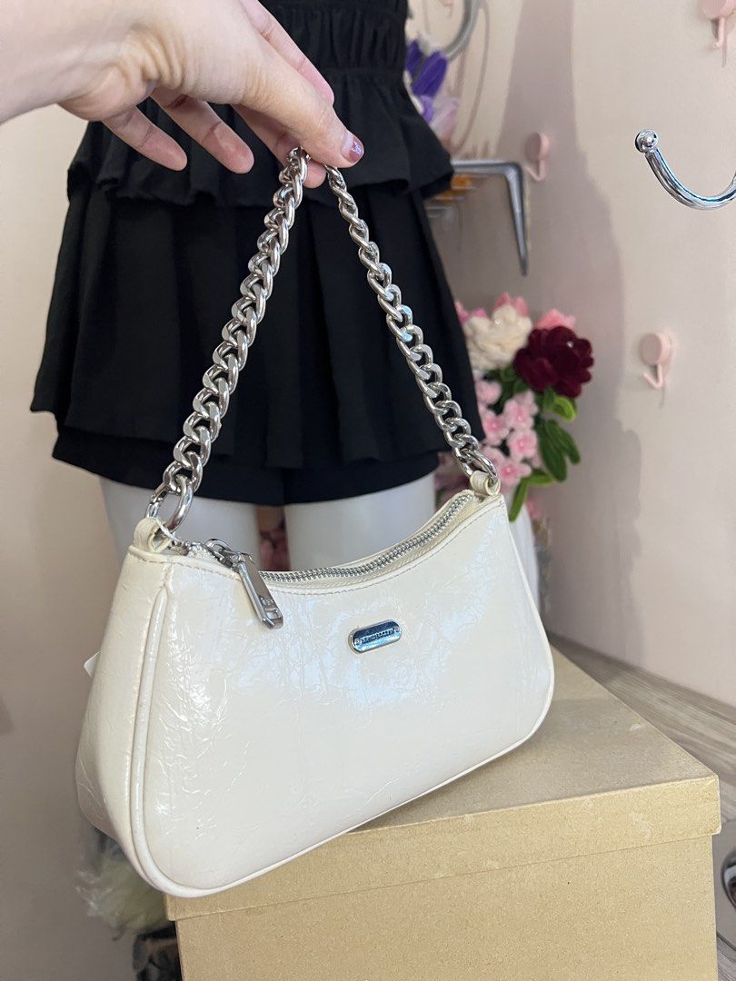 Newly & Ocean crescent-shaped bag (Category: Shoulder Bags) located in Quezon City. Submitted by handpicked_collections_ph (Listing ID 1470657711, Image 2). Description: .