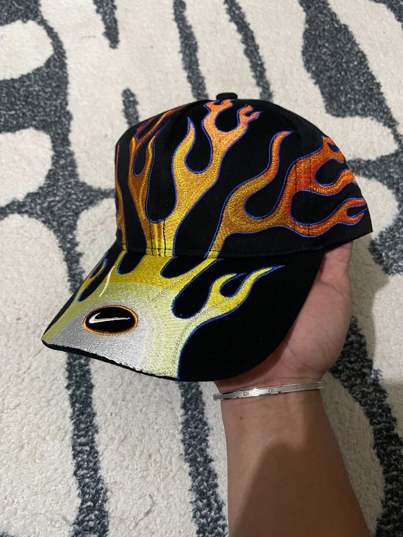 NIKË FLAME OG (Category: Caps & Hats) located in Davao. Submitted by ai_stuffs (Listing ID 1470728844, Image 1). Description: BNEW NO ISSUE COMPLETE TAGS.