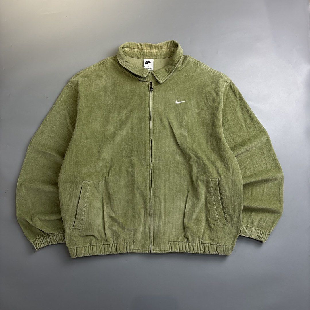 NIKE (Category: Coats, Jackets and Outerwear) located in Taguig. Submitted by the_rare_edit (Listing ID 1470664413, Image 3). Description: DIMENSIONS: 25x25 ISSUE: same as the other one .