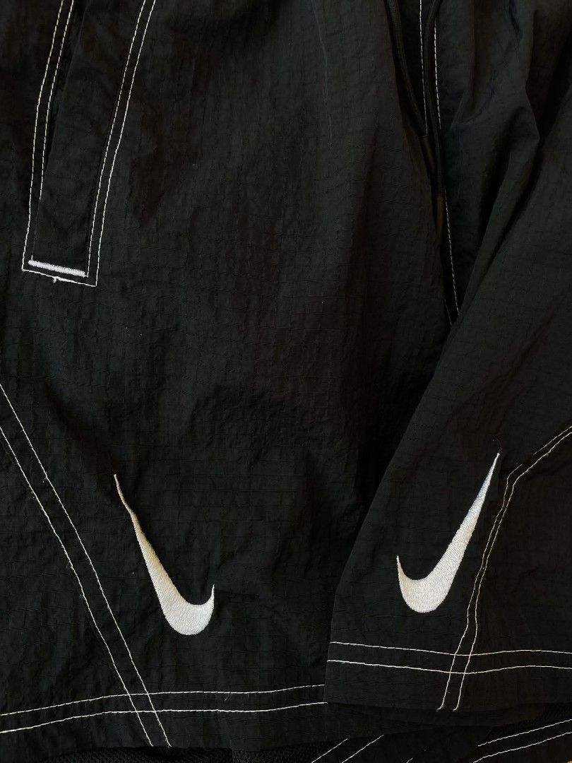 Nike (Category: Shorts) located in Cabanatuan. Submitted by rmgalleria (Listing ID 1470679255, Image 3). Description: Nike Double Swoosh Short Above Knee📌 Good as new No issue Waistline: 30-36 Length: 16 550📌.