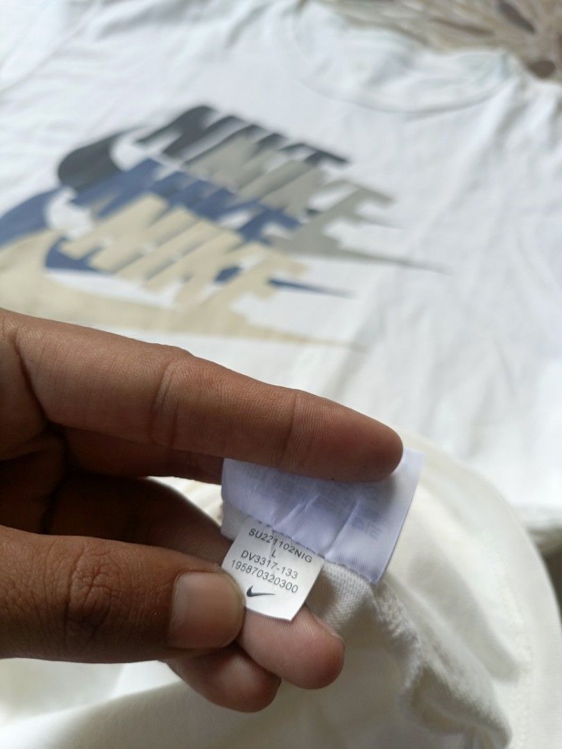 Nike (Category: Tshirts & Polo Shirts ) located in Hagonoy. Submitted by erwin0825 (Listing ID 1470683388, Image 3). Description: Nike Good as new Large on tag 22x28 dimension.