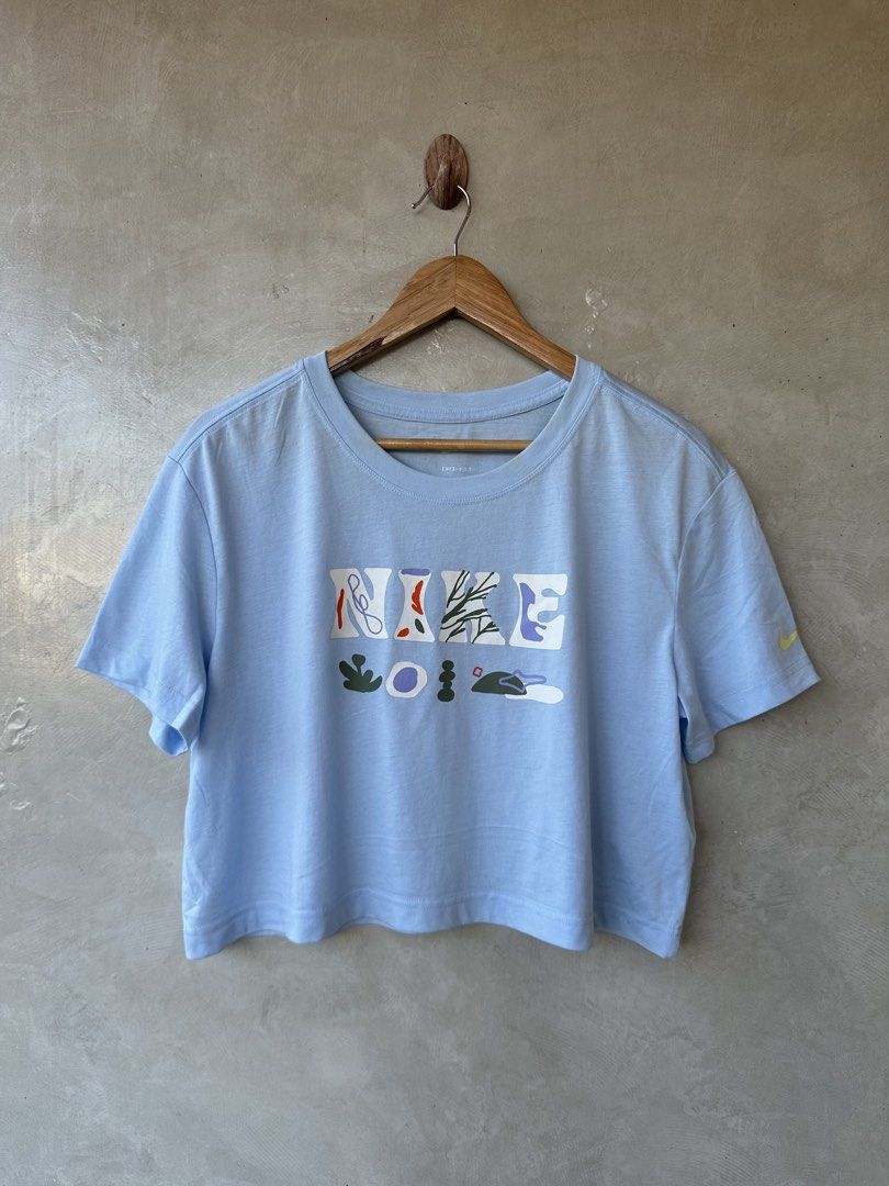 NIKE - Cropped Shirt (Category: Shirts) located in Cavite. Submitted by hand.picked (Listing ID 1470590612, Image 3). Description: NIKE - Cropped Shirt Size: Large Dimension: 21.5” Width / 17.5” Length Condition: Excellent.