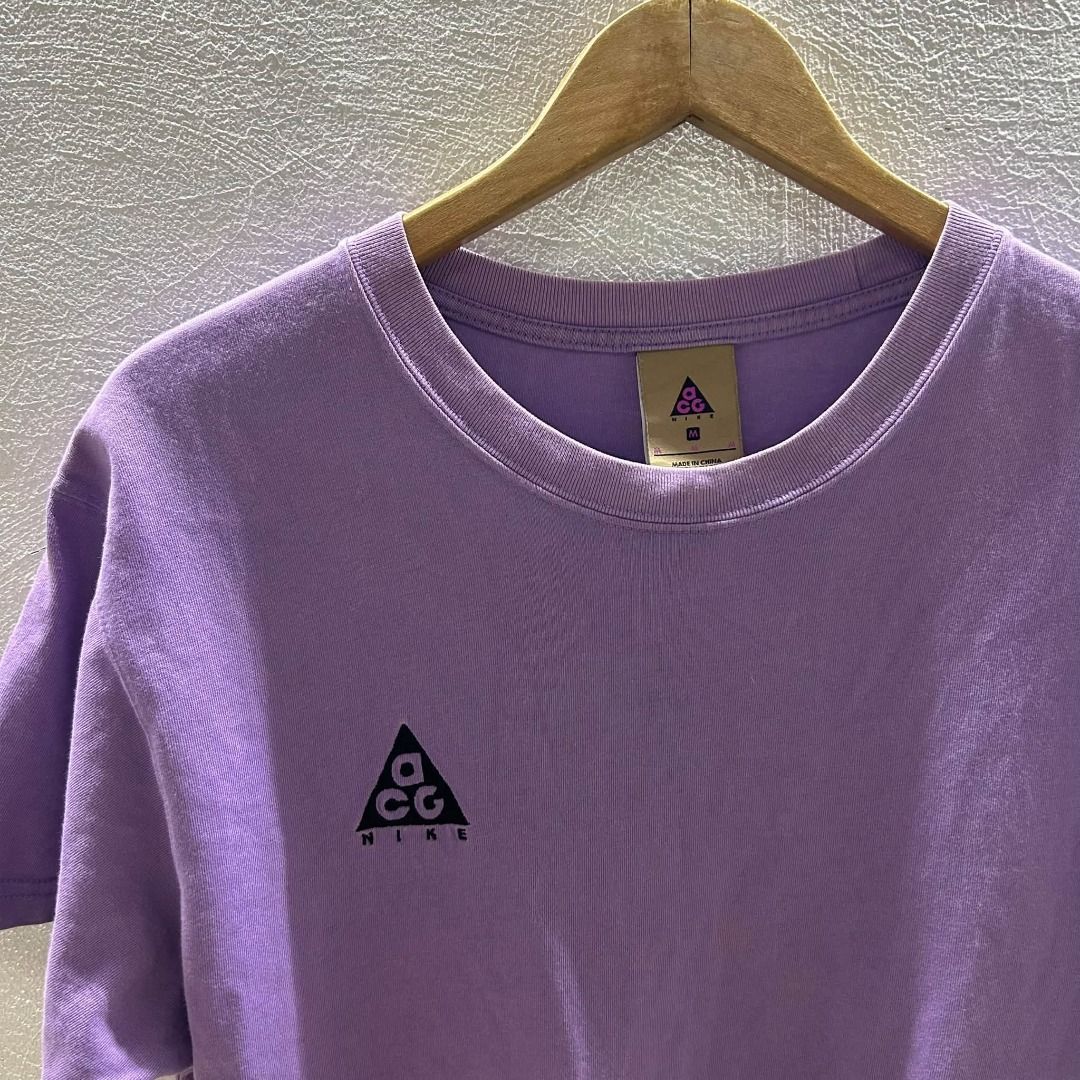 NIKE ACG TEE (Category: Tshirts & Polo Shirts ) located in Caloocan City. Submitted by j3ngsanity (Listing ID 1470595633, Image 2). Description: ISSUE : MIN DISCOLO SA NECK / MIN STAIN DIMES : 19.5x28.