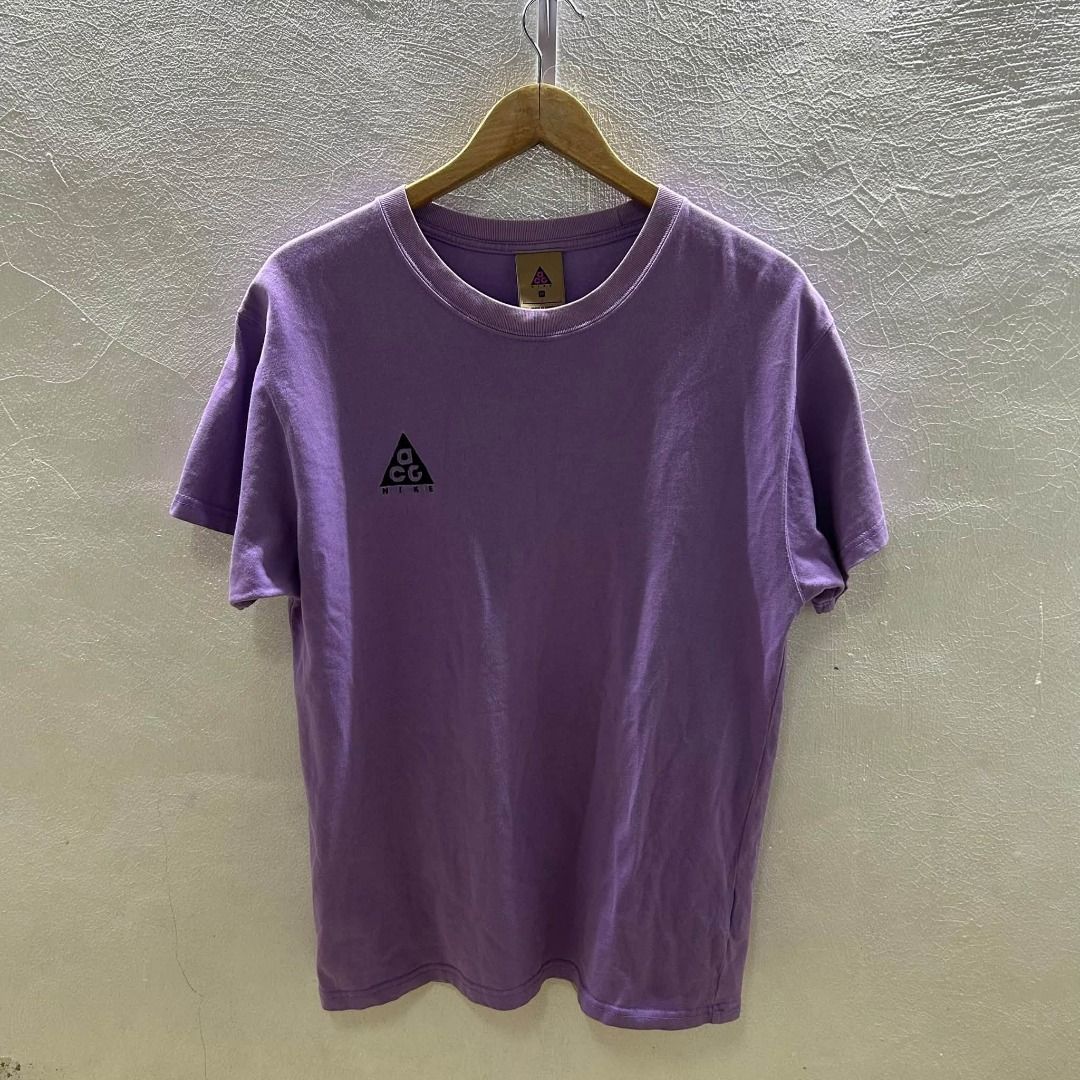 NIKE ACG TEE (Category: Tshirts & Polo Shirts ) located in Caloocan City. Submitted by j3ngsanity (Listing ID 1470595633, Image 1). Description: ISSUE : MIN DISCOLO SA NECK / MIN STAIN DIMES : 19.5x28.