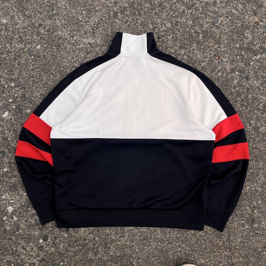 Nike Air Jacket (Category: Coats, Jackets and Outerwear) located in Manila. Submitted by thrift-thrift00 (Listing ID 1470596729, Image 2). Description: Nike Air Jacket Authentic! Excellent Condition Actual Dimes Width: 25 Length: 27 Marikina City📍.