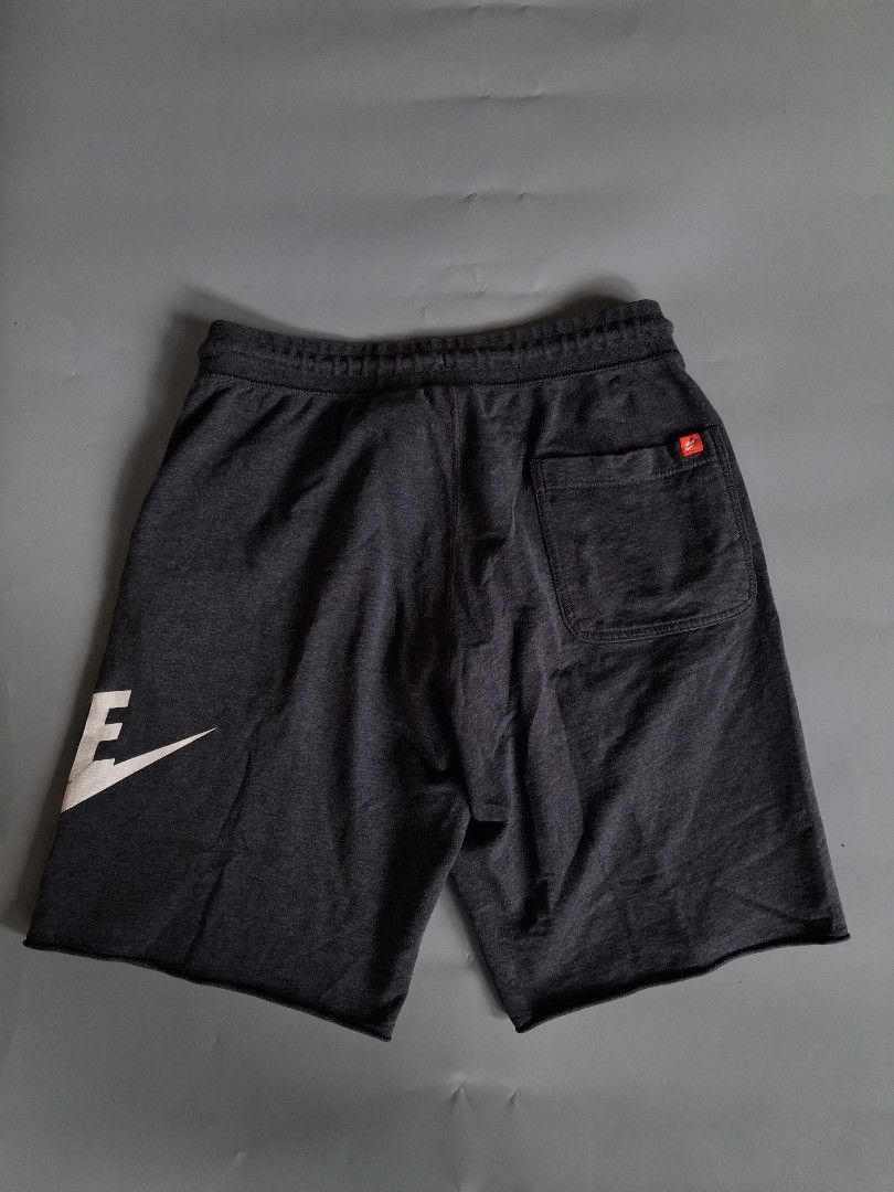 Nike Alumni charcoal grey sweatshorts with drawstring (Category: Shorts) located in Pamplona. Submitted by edrick_thrift (Listing ID 1470682957, Image 2). Description: N*ke Alumni Dark Grey shorts⚫️ ▫️as new ▫️excellent condition ▫️waist 30-34(stretchable) ▫️length 19 ▫️issue: minimal crackprint(last pic).