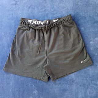(Category: ) located in . Submitted by used2.wear (Listing ID 1470650364, Image 1). Description: .