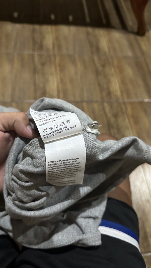 NIKE BASIC LOGO (Category: Tshirts & Polo Shirts ) located in Manila. Submitted by urban-vintage_2 (Listing ID 1470566398, Image 3). Description: ISSUE: WASHABLE STAIN (NEED WASH) MOP :GCASH (NO COD) SHIP VIA: LALAMOVE & J&T LOCATION: PASIG CITY LENGTH: 28 WIDTH :19.