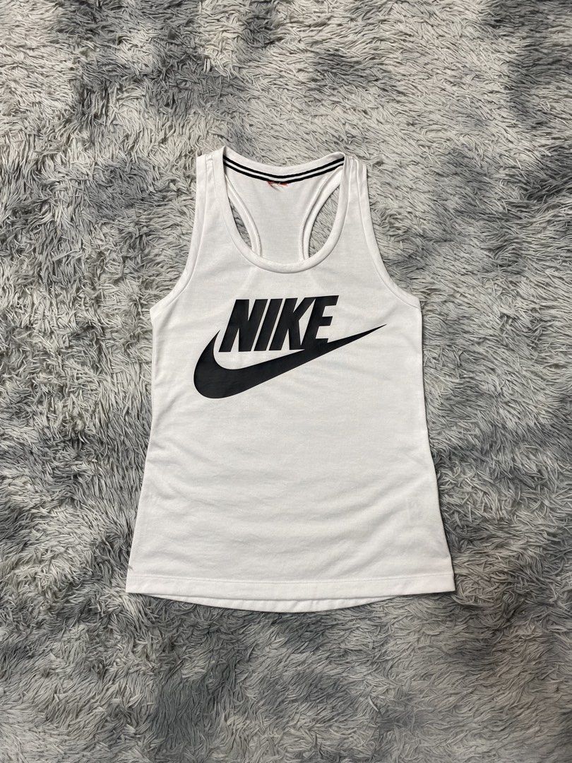 Nike Big Logo Tank Top (Category: Sleeveless) located in Solano. Submitted by solothrifting (Listing ID 1470577339, Image 1). Description: Nike Big Logo Tank Top Condition: 9/10 cut tag Size on tag: XS Womens Measurements in photos.