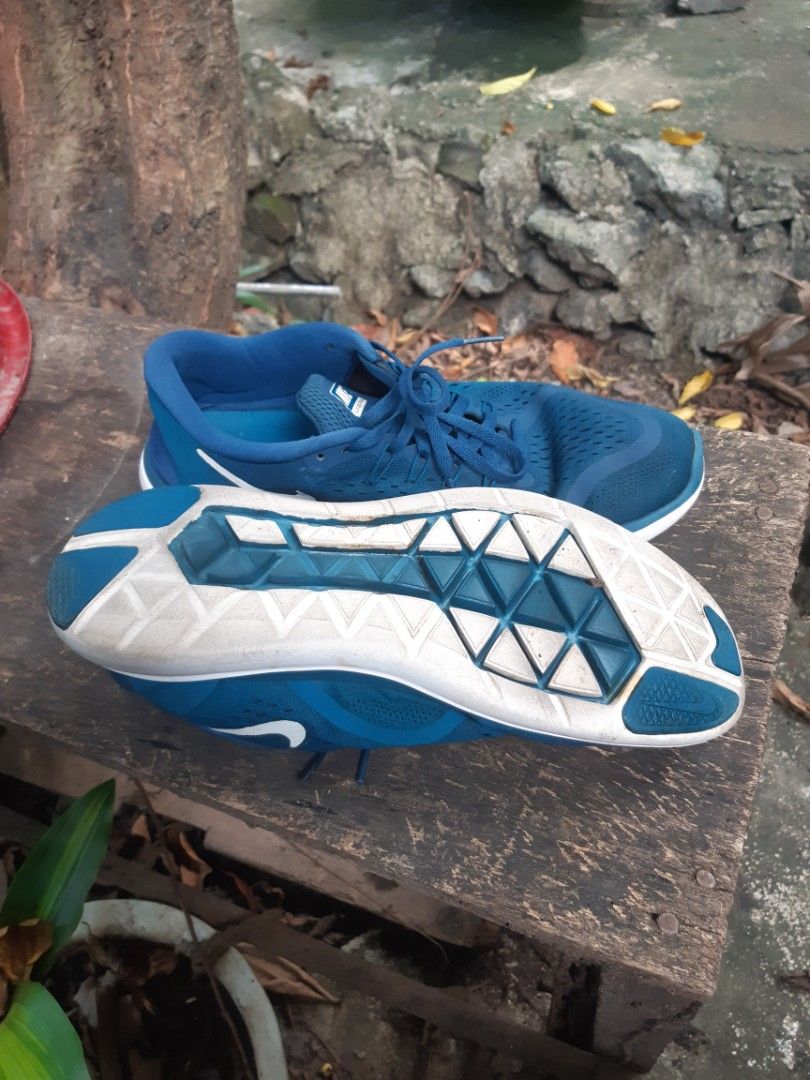 Nike Blue Running Shoes Size US 10 (Category: Sneakers) located in Manila. Submitted by mackimperi69173 (Listing ID 1470573058, Image 2). Description: - Brand/Model: Nike running shoes - Color: Blue with white swoosh and soles - Size: Men's US 10 / UK 9 / EUR 44 - Material: Breathable mesh upper with rubber outsoles featuring a triangle pattern - Features: Lightweight build, great grip, ideal for daily workouts or casual runs.