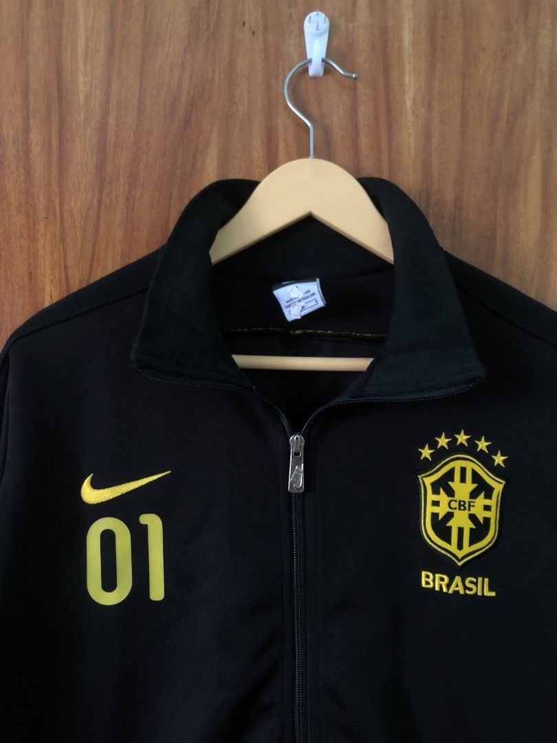 Nike Brasil Track Jacket (Category: Coats, Jackets and Outerwear) located in Baguio. Submitted by thrifty1.6 (Listing ID 1470637184, Image 3). Description: Nike Brasil Medium-Large Excellent Condition LOCATION: BAGUIO CITY.