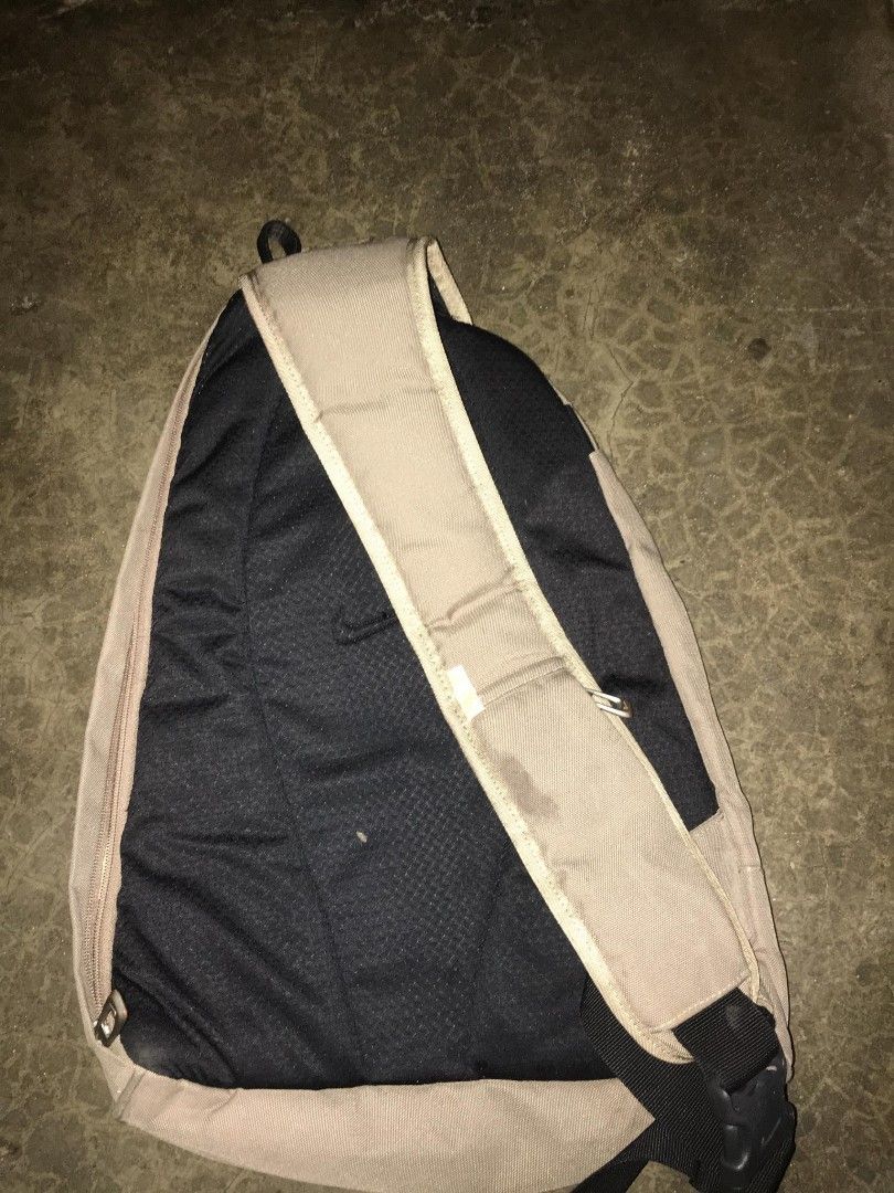 Nike Brown Multi-Pocket Sling Bag (OS) (Category: Sling Bags) located in Quezon City. Submitted by thriftyzx (Listing ID 1470709618, Image 2). Description: Nike Brown Multi-Pocket Sling Bag (OS) Condition: 9/10 Issue: yung isa nawala yung zipper then may hole sa likod no visible working all zipper 1500+SF Location: QC.