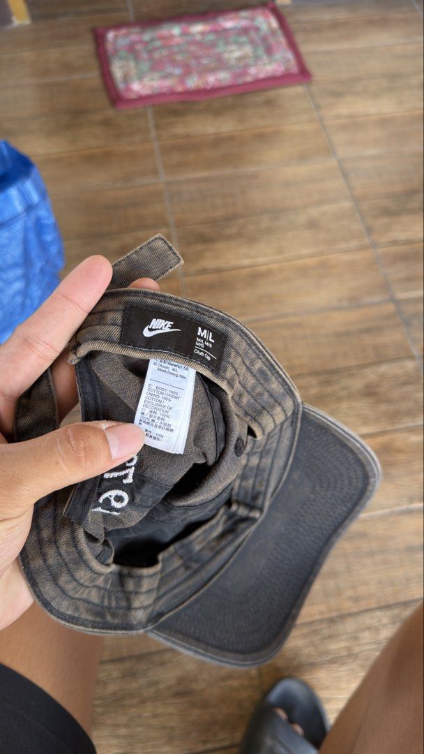 NIKE CAP (Category: Hats & Beanies) located in Manila. Submitted by urban.vintage (Listing ID 1470587299, Image 3). Description: ISSUE: NONE (NEED WASH) MOP :GCASH (NO COD) SHIP VIA: LALAMOVE & J&T LOCATION: PASIG CITY .