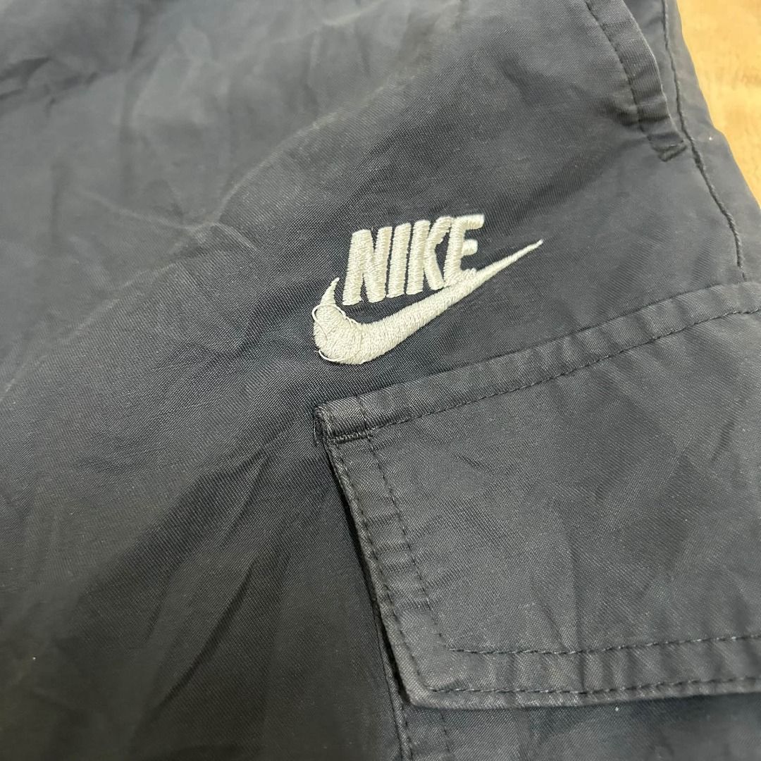 NIKE CARGO NYLON SHORT (Category: Shorts) located in Caloocan City. Submitted by j3ngsanity (Listing ID 1470666633, Image 2). Description: ISSUE : MINIMAL LOOSE THREAD ON LOGO COLOR RATE : 9 SIZE : 31-33x20x11.
