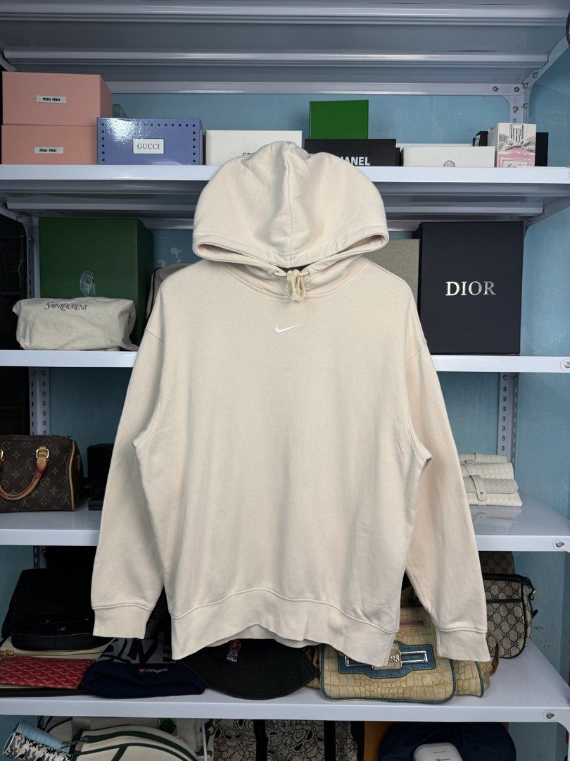 NIKE CENTER SWOOSH (Category: Coats, Jackets and Outerwear) located in Quezon City. Submitted by generalmerchandiseph (Listing ID 1470734046, Image 1). Description: - NIKE CENTER SWOOSH - EMBROIDERED MID LOGO - CREAM/BEIGE COLORWAY - GUARANTEED AUTHENTIC - HEAVY WEIGHT COTTON MATERIAL - 24W X 26.5L DIMENSIONS - EXCELLENT USED CONDITION - SIGN OF USAGE ONLY - HONGKONG / JAPAN SOURCES ✈️ - WASHED AND READY TO WEAR 🫧 .