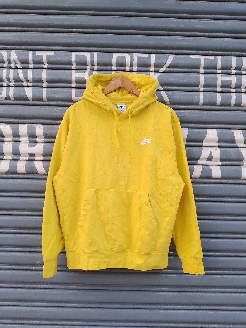 Nike Club Hoodie Jacket (Category: Hoodies) located in Manila. Submitted by gentlestone1998 (Listing ID 1470681955, Image 2). Description: Size Medium excellent condition.