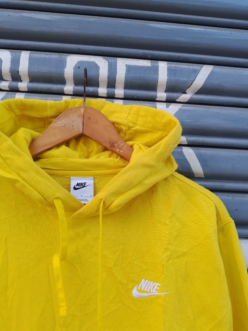 Nike Club Hoodie Jacket (Category: Hoodies) located in Manila. Submitted by gentlestone1998 (Listing ID 1470681955, Image 3). Description: Size Medium excellent condition.