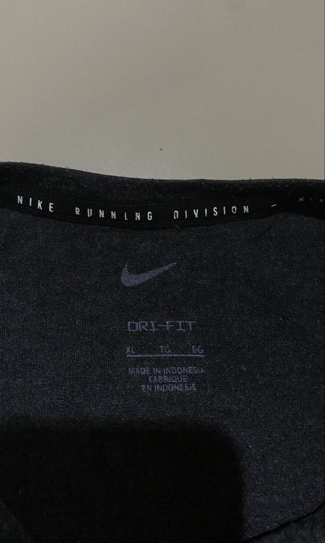 Nike dri fit (Category: Coats, Jackets and Outerwear) located in Nagcarlan. Submitted by nsh.c (Listing ID 1470610045, Image 3). Description: Excellent condition Asnew 10/10 Dimes:26X21 large No issue .