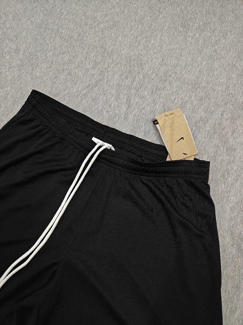 NIKE DRI FIT PARK 3 FOR WOMENS (Category: Activewear) located in Bacolod City. Submitted by yobibstuffs (Listing ID 1470642708, Image 2). Description: NIKE DRI FIT PARK 3 FOR WOMENS SIZE: MEDIUM DIMENSIONS WAISTLINE: 30-32 LENGTH: 15 LEG OPENING: 12 EXCELLENT CONDITION NEED WASH 🧼🫧 PRICE: 699+SF OUTSIDE BACOLOD CITY 🏙️ 🌆 PM ME! 📥📥📥.