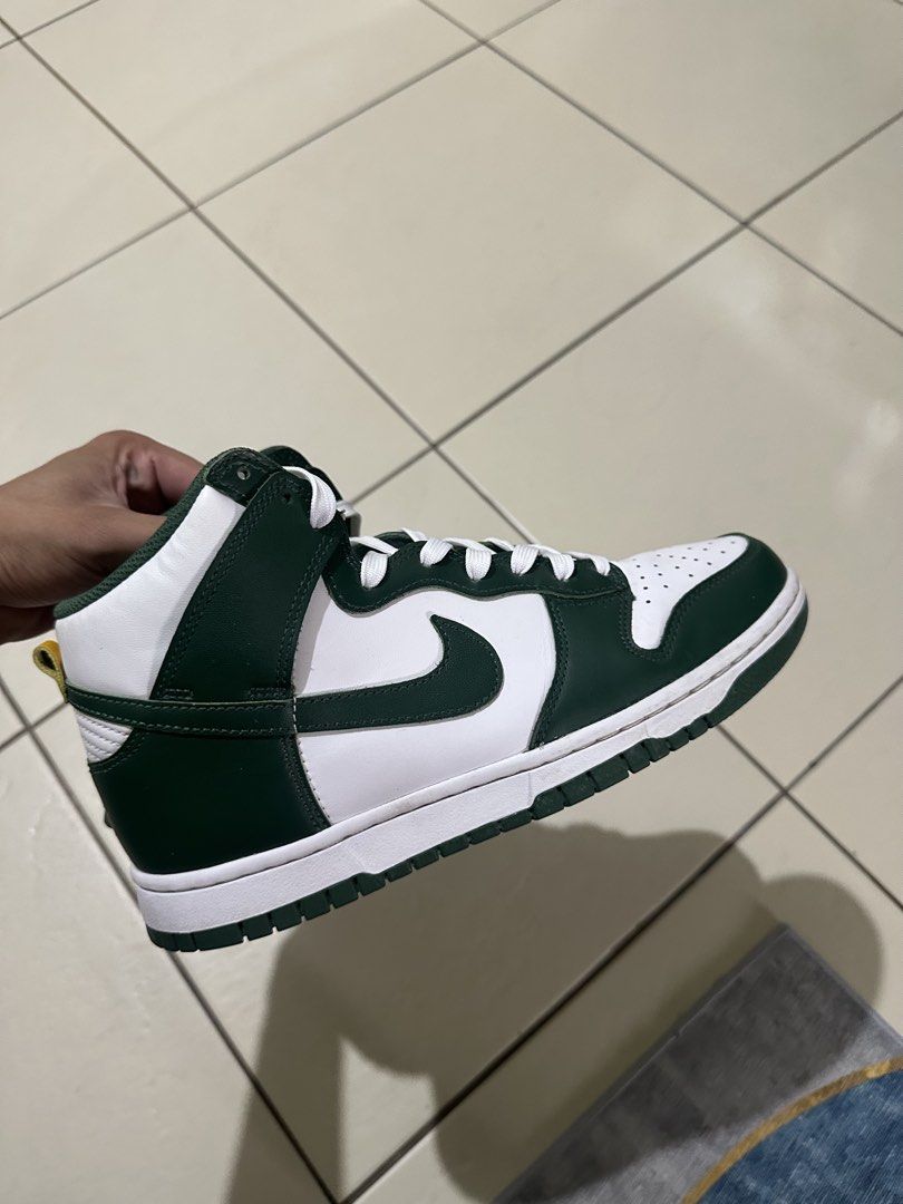 Nike Dunk Hi (Category: Sneakers) located in Manila. Submitted by kurbym (Listing ID 1470581186, Image 1). Description: Nike Dunk Hi 8 wmns Good condition No box 1k only .