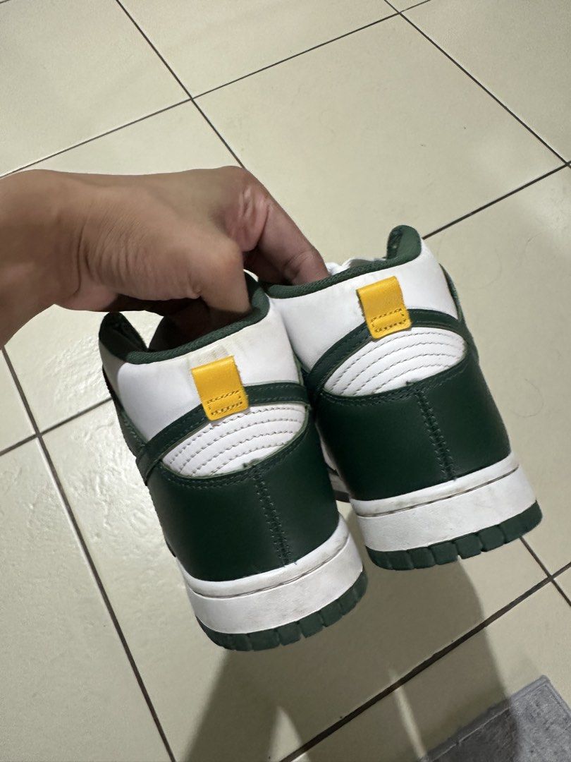 Nike Dunk Hi (Category: Sneakers) located in Manila. Submitted by kurbym (Listing ID 1470581186, Image 3). Description: Nike Dunk Hi 8 wmns Good condition No box 1k only .